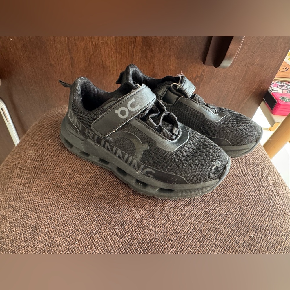 Kids on cloud Black Running Shoes